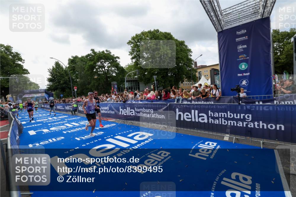 29.06.2025 - hella hamburg halbmarathon Zöllner http://msf.ph/oto/8399495 29.06.2025 10:36:40 Ziel 1571, 2121, 3809, 5092, 6915, 8121, 16523, 18038, 18733 meine-sportfotos.de