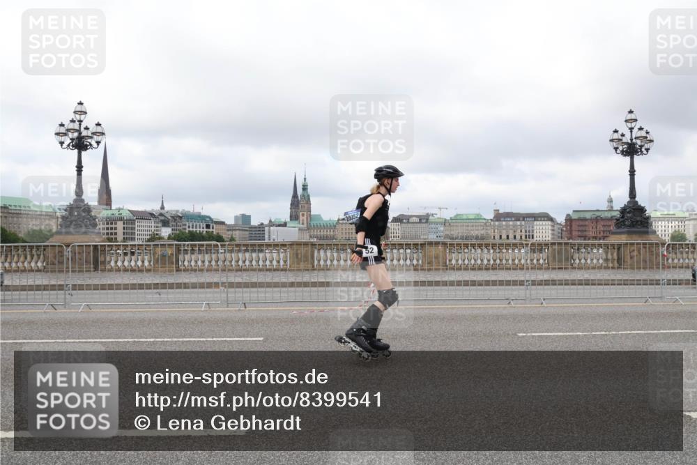 29.06.2025 - hella hamburg halbmarathon Lena Gebhardt http://msf.ph/oto/8399541 29.06.2025 09:18:10 Lombardsbrücke  meine-sportfotos.de