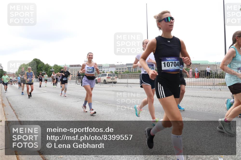 29.06.2025 - hella hamburg halbmarathon Lena Gebhardt http://msf.ph/oto/8399557 29.06.2025 10:49:52 Lombardsbrücke 15582, 15412, 14, 10704, 1040, 1041, 1487, 1511, 1625, 1805, 1888, 2212, 2466, 2668, 2862, 2997, 3183, 3383, 3701, 3943, 4090, 4769, 4870, 5076, 5552, 5694, 5749, 5751, 6191, 6694, 7305, 7339, 7366, 7650, 7679, 7721, 7722, 8065, 8254, 9015, 9162, 9261, 9605, 9940, 10403, 10617, 10683, 10704, 11030, 11558, 11631, 11760, 12124, 12388, 13127, 13128, 13309, 13381, 13744, 13764, 14505, 14545, 14692, 15626 meine-sportfotos.de