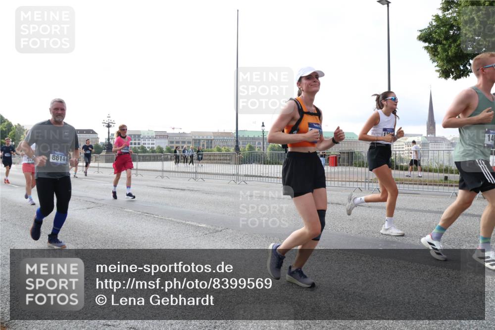 29.06.2025 - hella hamburg halbmarathon Lena Gebhardt http://msf.ph/oto/8399569 29.06.2025 10:03:10 Lombardsbrücke 163, 8614, 148, 1114, 1135, 1138, 1414, 1450, 1482, 1885, 2594, 2619, 2780, 2782, 2810, 3572, 3630, 3919, 4204, 4307, 4511, 4613, 4665, 4904, 5734, 6208, 6217, 6391, 6453, 6752, 6815, 6997, 7210, 7211, 7290, 7706, 7935, 8481, 8483, 8614, 8624, 9006, 9439, 9453, 10128, 10824, 11250, 11556, 11935, 11968, 12169, 12177, 12211, 12212, 12422, 12843, 12908, 13036, 13474, 13664, 13732, 13857, 13874, 13976, 14224, 15539, 18028 meine-sportfotos.de
