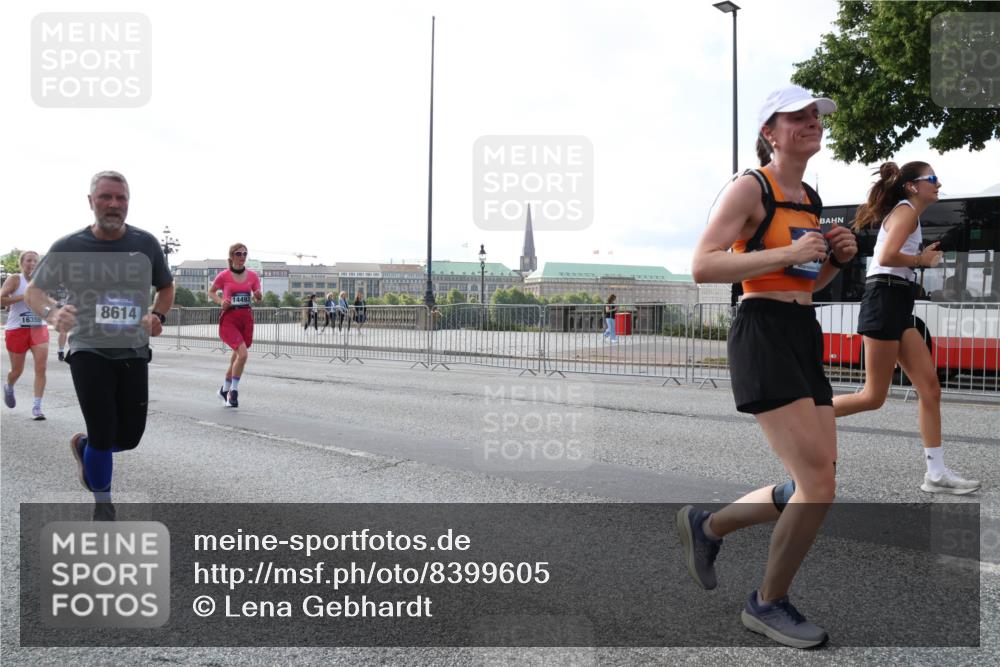 29.06.2025 - hella hamburg halbmarathon Lena Gebhardt http://msf.ph/oto/8399605 29.06.2025 10:03:10 Lombardsbrücke 8614, 16355, 14493, 1114, 1135, 1138, 1414, 1450, 1482, 1885, 2594, 2619, 2780, 2782, 2810, 3572, 3630, 3919, 4204, 4307, 4511, 4613, 4665, 4904, 5734, 6208, 6217, 6391, 6453, 6752, 6815, 6997, 7210, 7211, 7290, 7706, 7935, 8481, 8483, 8614, 8624, 9006, 9439, 9453, 10128, 10824, 11250, 11556, 11935, 11968, 12169, 12177, 12211, 12212, 12422, 12843, 12908, 13036, 13474, 13664, 13732, 13857, 13874, 13976, 14224, 15539, 18028 meine-sportfotos.de