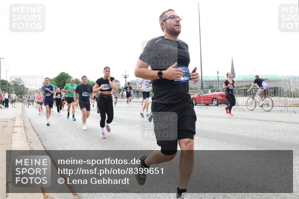 29.06.2025 - hella hamburg halbmarathon Lena Gebhardt http://msf.ph/oto/8399651 29.06.2025 10:40:40 Lombardsbrücke 8946, 8378, 18490, 1151, 085, 1018, 1037, 1075, 1323, 2042, 2109, 2173, 2206, 2299, 2515, 2572, 2762, 2763, 2858, 3121, 3237, 3293, 3295, 3306, 3432, 3694, 3808, 3810, 4044, 4271, 4411, 4530, 4612, 4756, 4774, 4775, 4906, 4972, 5059, 5113, 5351, 5352, 5702, 5753, 5975, 6076, 6098, 6163, 6229, 6278, 6280, 6289, 6363, 6463, 6673, 6866, 6876, 7108, 7174, 7293, 7675, 7850, 7956, 8053, 8054, 8307, 8378, 8391, 8429, 8430, 9009, 9237, 11053 meine-sportfotos.de