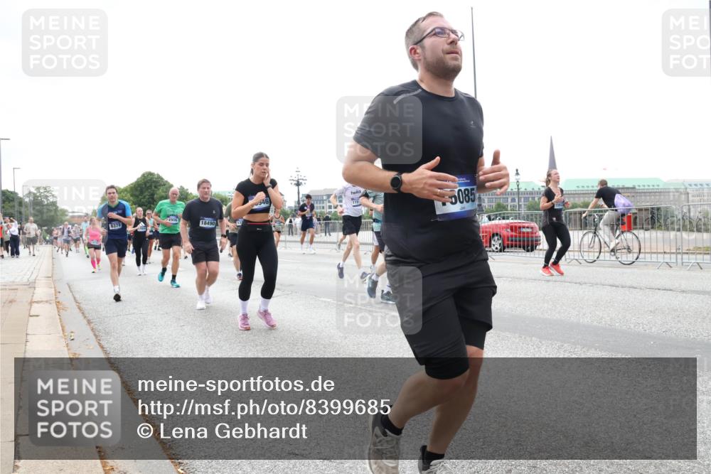 29.06.2025 - hella hamburg halbmarathon Lena Gebhardt http://msf.ph/oto/8399685 29.06.2025 10:40:40 Lombardsbrücke 46, 8378, 18490, 5085, 1018, 1037, 1075, 1323, 2042, 2109, 2173, 2206, 2299, 2515, 2572, 2762, 2763, 2858, 3121, 3237, 3293, 3295, 3306, 3432, 3694, 3808, 3810, 4044, 4271, 4411, 4530, 4612, 4756, 4774, 4775, 4906, 4972, 5059, 5113, 5351, 5352, 5702, 5753, 5975, 6076, 6098, 6163, 6229, 6278, 6280, 6289, 6363, 6463, 6673, 6866, 6876, 7108, 7174, 7293, 7675, 7850, 7956, 8053, 8054, 8307, 8378, 8391, 8429, 8430, 9009, 9237, 11053 meine-sportfotos.de