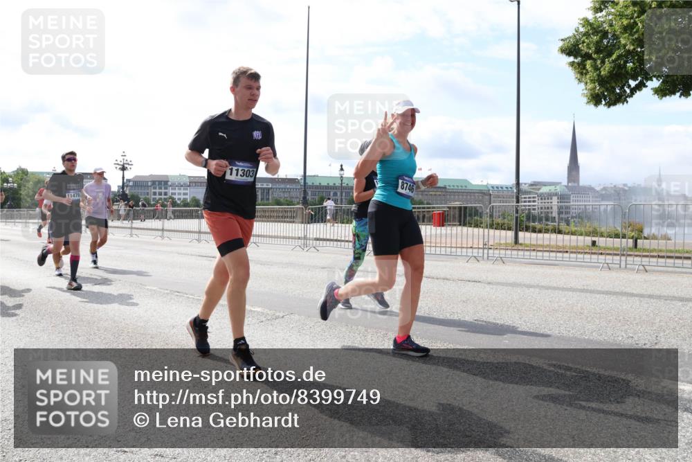 29.06.2025 - hella hamburg halbmarathon Lena Gebhardt http://msf.ph/oto/8399749 29.06.2025 10:16:00 Lombardsbrücke 11478, 8746, 11303, 1156, 1308, 1440, 1651, 2071, 2076, 2110, 2165, 2436, 2803, 2835, 2989, 3134, 3167, 3417, 4007, 4466, 4492, 4494, 4637, 4828, 5046, 5069, 5423, 6376, 6576, 7897, 7941, 7942, 8169, 8274, 8554, 8746, 8885, 9192, 9601, 9657, 9675, 9784, 9802, 9881, 10107, 10108, 10183, 10292, 10608, 10775, 10844, 10990, 11113, 11303, 11478, 11774, 11783, 11818, 12427, 12469, 13179, 13818, 13951, 14413, 14423, 14550, 14552, 15307 meine-sportfotos.de