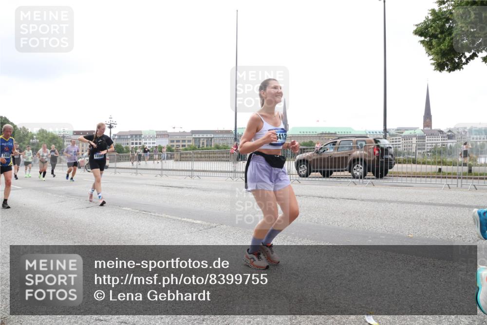 29.06.2025 - hella hamburg halbmarathon Lena Gebhardt http://msf.ph/oto/8399755 29.06.2025 10:49:53 Lombardsbrücke 1888, 15582, 5412, 1040, 1041, 1487, 1511, 1625, 1805, 1888, 2212, 2466, 2668, 2862, 2997, 3183, 3383, 3701, 3943, 4090, 4769, 4870, 5076, 5552, 5694, 5749, 5751, 6191, 6694, 7305, 7339, 7366, 7650, 7679, 7721, 7722, 8065, 8254, 9015, 9162, 9261, 9605, 9940, 10060, 10403, 10617, 10683, 10704, 11030, 11558, 11631, 11760, 12124, 12388, 13127, 13128, 13309, 13381, 13744, 13764, 14505, 14545, 14692, 15626 meine-sportfotos.de