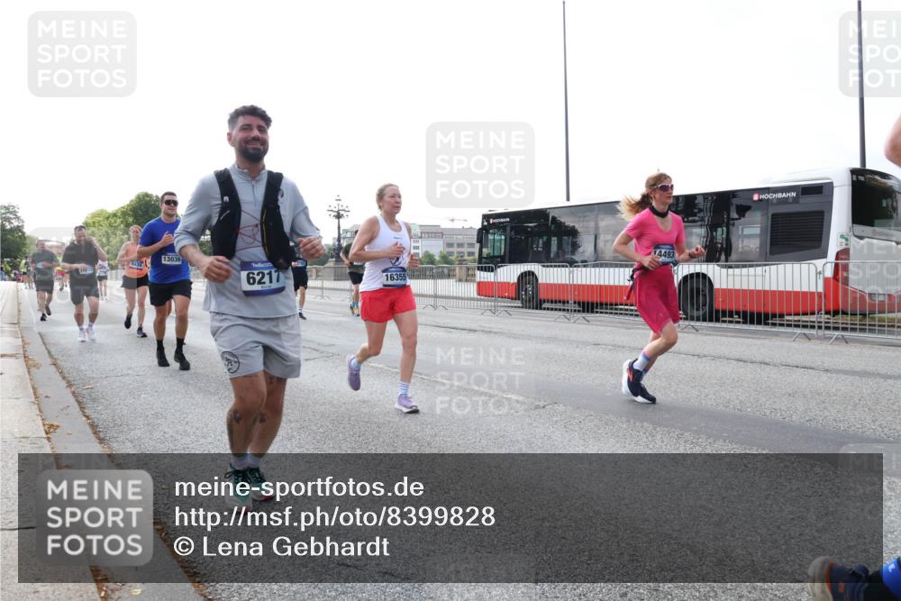 29.06.2025 - hella hamburg halbmarathon Lena Gebhardt http://msf.ph/oto/8399828 29.06.2025 10:03:11 Lombardsbrücke 13036, 225, 6217, 16355, 14493, 1114, 1135, 1138, 1414, 1450, 1482, 1885, 2594, 2619, 2780, 2782, 2810, 3572, 3630, 3919, 4204, 4307, 4511, 4613, 4665, 4904, 5734, 6208, 6217, 6391, 6453, 6752, 6815, 6997, 7210, 7211, 7277, 7278, 7279, 7290, 7706, 7935, 8481, 8483, 8614, 8624, 9006, 9439, 9453, 10128, 10824, 11250, 11556, 11935, 11968, 12169, 12177, 12211, 12212, 12422, 12843, 12908, 13036, 13474, 13664, 13732, 13857, 13874, 13976, 14224, 15539, 16371, 18028 meine-sportfotos.de