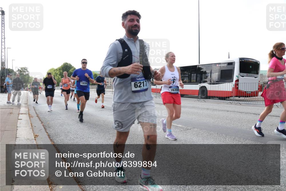 29.06.2025 - hella hamburg halbmarathon Lena Gebhardt http://msf.ph/oto/8399894 29.06.2025 10:03:12 Lombardsbrücke 14225, 943, 13036, 6217, 16355, 1114, 1135, 1138, 1414, 1450, 1482, 1885, 2594, 2619, 2780, 2782, 2810, 3572, 3630, 3919, 4204, 4307, 4511, 4613, 4665, 4904, 5734, 6208, 6217, 6391, 6453, 6752, 6815, 6997, 7210, 7211, 7277, 7278, 7279, 7290, 7706, 7935, 8481, 8483, 8614, 9006, 9439, 9453, 10128, 10824, 11250, 11556, 11935, 11968, 12169, 12177, 12211, 12212, 12377, 12422, 12843, 12908, 13036, 13474, 13664, 13732, 13857, 13874, 13976, 14224, 15539, 16371, 18028 meine-sportfotos.de