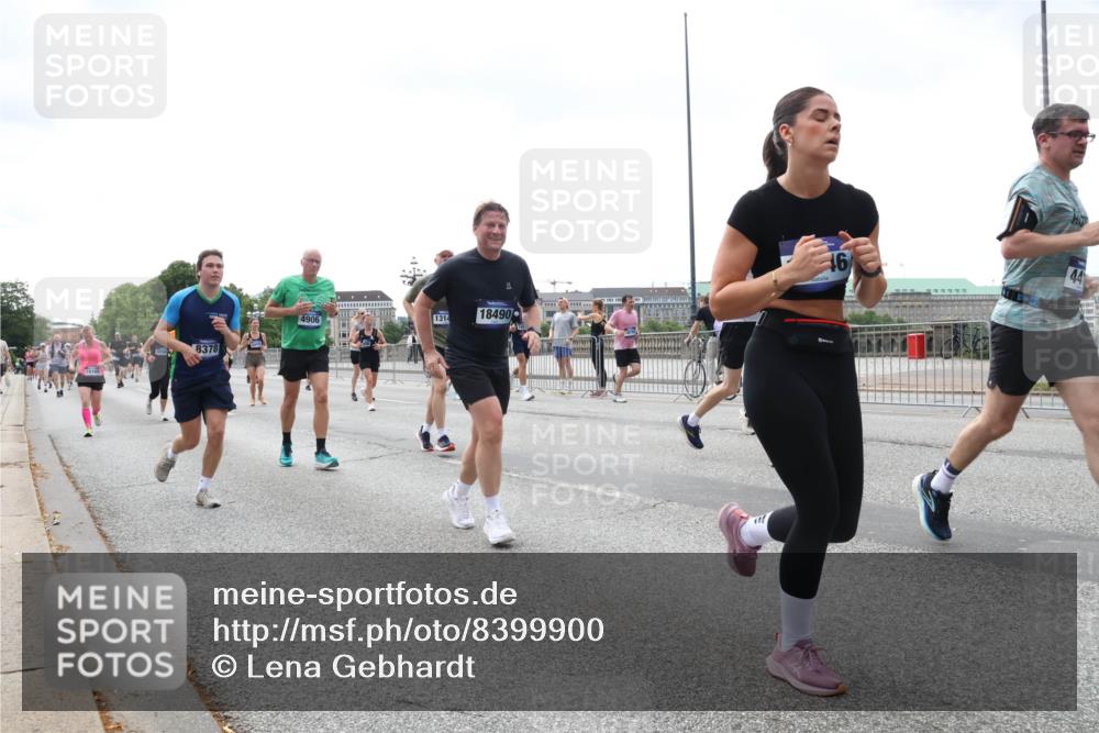 29.06.2025 - hella hamburg halbmarathon Lena Gebhardt http://msf.ph/oto/8399900 29.06.2025 10:40:42 Lombardsbrücke 8378, 4906, 1314, 18490, 44, 1018, 1037, 1075, 1323, 2042, 2109, 2173, 2206, 2299, 2515, 2572, 2762, 2763, 2858, 3121, 3237, 3293, 3295, 3306, 3432, 3694, 3810, 4044, 4234, 4271, 4411, 4530, 4612, 4756, 4774, 4775, 4906, 4972, 5059, 5113, 5351, 5352, 5702, 5753, 5975, 6076, 6098, 6163, 6229, 6278, 6280, 6289, 6363, 6463, 6673, 6842, 6866, 6876, 7108, 7174, 7293, 7675, 7850, 7956, 8053, 8054, 8307, 8378, 8391, 8429, 8430, 9009, 9237, 11053 meine-sportfotos.de