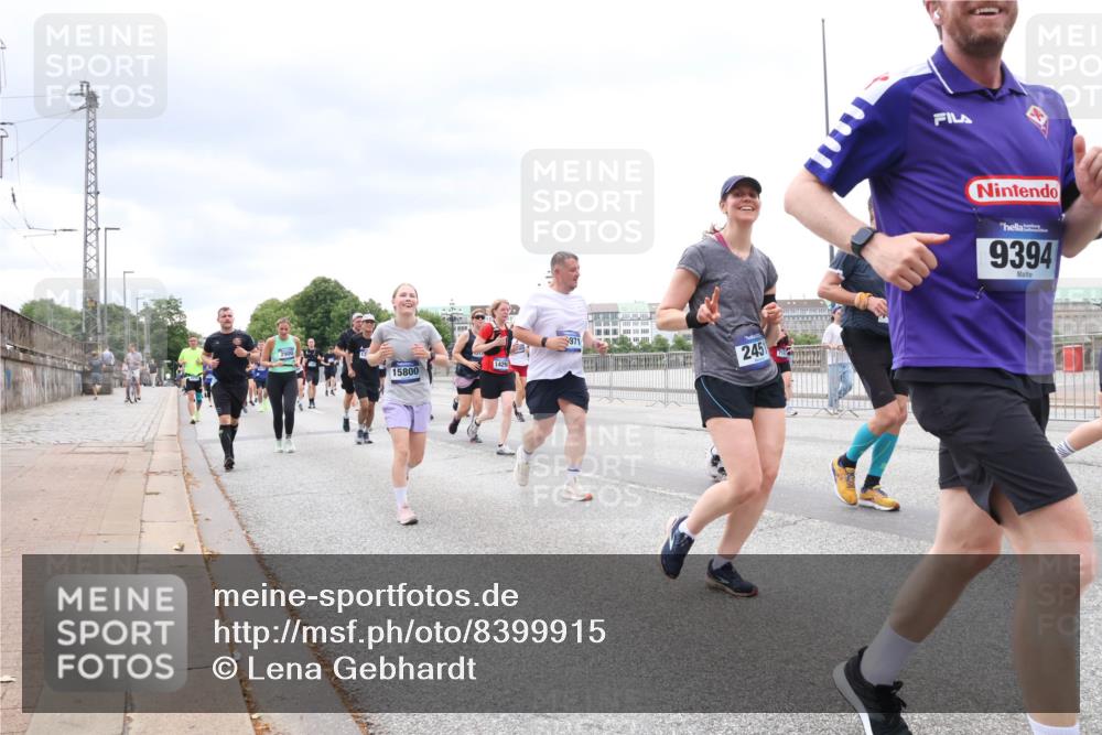 29.06.2025 - hella hamburg halbmarathon Lena Gebhardt http://msf.ph/oto/8399915 29.06.2025 10:58:00 Lombardsbrücke 15800, 971, 2451, 9394, 1001, 1123, 1242, 1248, 1265, 1388, 1643, 2015, 2043, 2169, 2273, 2275, 2451, 2567, 2900, 3191, 3385, 3433, 3644, 3936, 3954, 4059, 4117, 4197, 4429, 4521, 4830, 5104, 5632, 5676, 5736, 5782, 6316, 6337, 6825, 6857, 6916, 7172, 7193, 7262, 7556, 7664, 7720, 7783, 7977, 7990, 8076, 8159, 8439, 8440, 8441, 8442, 8474, 8512, 8708, 8713, 8773, 8888, 9059, 9180, 9233, 9318, 9319, 9394, 9398, 9436, 9481, 9496, 9613, 9832 meine-sportfotos.de