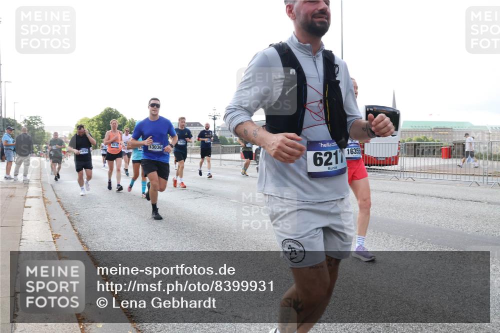 29.06.2025 - hella hamburg halbmarathon Lena Gebhardt http://msf.ph/oto/8399931 29.06.2025 10:03:12 Lombardsbrücke 9439, 14225, 13036, 6211, 16355, 1114, 1135, 1138, 1414, 1450, 1482, 1885, 2594, 2619, 2780, 2782, 2810, 3572, 3630, 3919, 4204, 4307, 4511, 4613, 4665, 4904, 5734, 6208, 6217, 6391, 6453, 6752, 6815, 6997, 7210, 7211, 7277, 7278, 7279, 7290, 7706, 7935, 8481, 8483, 8614, 9006, 9439, 9453, 10128, 10824, 11250, 11556, 11935, 11968, 12169, 12177, 12211, 12212, 12377, 12422, 12843, 12908, 13036, 13474, 13664, 13732, 13857, 13874, 13976, 14224, 15539, 16371, 18028 meine-sportfotos.de