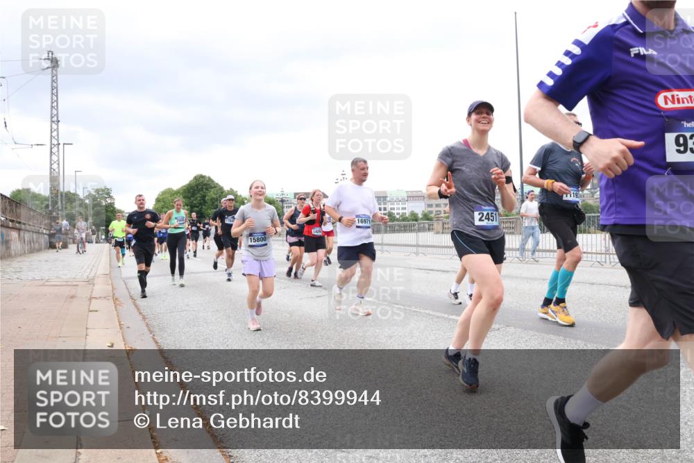 29.06.2025 - hella hamburg halbmarathon Lena Gebhardt http://msf.ph/oto/8399944 29.06.2025 10:58:00 Lombardsbrücke 16971, 2451, 1429, 15800, 193, 93, 1001, 1123, 1242, 1248, 1265, 1388, 1643, 2015, 2043, 2169, 2273, 2275, 2451, 2567, 2900, 3191, 3385, 3433, 3644, 3936, 3954, 4059, 4117, 4197, 4429, 4521, 4830, 5104, 5632, 5676, 5736, 5782, 6316, 6337, 6825, 6857, 6916, 7172, 7193, 7262, 7556, 7664, 7720, 7783, 7977, 7990, 8076, 8159, 8439, 8440, 8441, 8442, 8474, 8512, 8708, 8713, 8773, 8888, 9059, 9180, 9233, 9318, 9319, 9394, 9398, 9436, 9481, 9496, 9613, 9832 meine-sportfotos.de