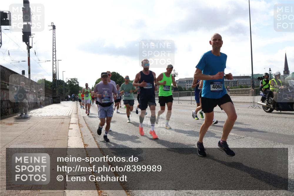 29.06.2025 - hella hamburg halbmarathon Lena Gebhardt http://msf.ph/oto/8399989 29.06.2025 09:48:53 Lombardsbrücke 8002, 18004, 4820, 17078, 4062, 1042, 1290, 1505, 1571, 1600, 1603, 1710, 2044, 2262, 2399, 2707, 2797, 3480, 3547, 4062, 4359, 4381, 5003, 5124, 5307, 5554, 5709, 6037, 6047, 6993, 7152, 7154, 7310, 7482, 7743, 7884, 7981, 8002, 8121, 8571, 9403, 9640, 9643, 10190, 10451, 10738, 10852, 10877, 11106, 11177, 11423, 11447, 12044, 12051, 12088, 12091, 12168, 12488, 12739, 13064, 13137, 13372, 13483, 13755, 13940, 13975, 14075, 14603, 15931 meine-sportfotos.de