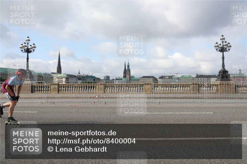 29.06.2025 - hella hamburg halbmarathon Lena Gebhardt http://msf.ph/oto/8400004 29.06.2025 08:53:15 Lombardsbrücke 375 meine-sportfotos.de