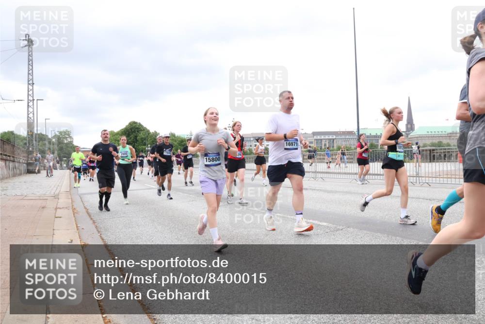 29.06.2025 - hella hamburg halbmarathon Lena Gebhardt http://msf.ph/oto/8400015 29.06.2025 10:58:00 Lombardsbrücke 15800, 16971, 1001, 1123, 1242, 1248, 1265, 1388, 1643, 2015, 2043, 2169, 2273, 2275, 2451, 2567, 2900, 3191, 3385, 3433, 3644, 3936, 3954, 4059, 4117, 4197, 4429, 4521, 4830, 5104, 5632, 5676, 5736, 5782, 6316, 6337, 6825, 6857, 6916, 7172, 7193, 7262, 7556, 7664, 7720, 7783, 7977, 7990, 8076, 8159, 8439, 8440, 8441, 8442, 8474, 8512, 8708, 8713, 8773, 8888, 9059, 9180, 9233, 9318, 9319, 9394, 9398, 9436, 9481, 9496, 9613, 9832 meine-sportfotos.de