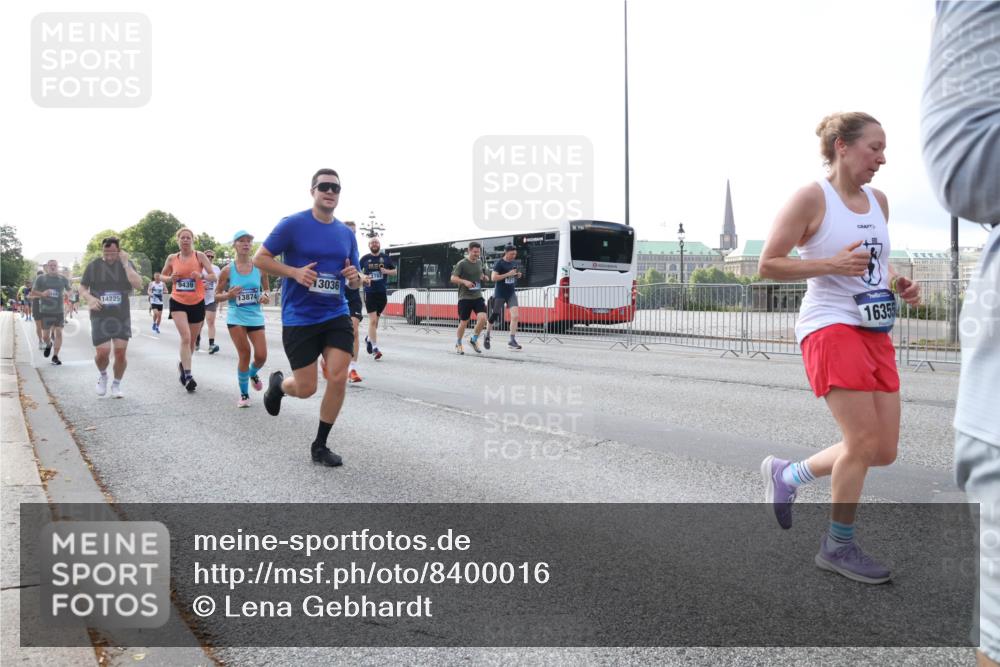 29.06.2025 - hella hamburg halbmarathon Lena Gebhardt http://msf.ph/oto/8400016 29.06.2025 10:03:12 Lombardsbrücke 14225, 9439, 13036, 13874, 16355, 1114, 1135, 1138, 1414, 1450, 1482, 1885, 2594, 2619, 2780, 2782, 2810, 3572, 3630, 3919, 4204, 4307, 4511, 4613, 4665, 4904, 5734, 6208, 6217, 6391, 6453, 6752, 6815, 6997, 7210, 7211, 7277, 7278, 7279, 7290, 7706, 7935, 8481, 8483, 8614, 9006, 9439, 9453, 10128, 10824, 11250, 11556, 11935, 11968, 12169, 12177, 12211, 12212, 12377, 12422, 12843, 12908, 13036, 13474, 13664, 13732, 13857, 13874, 13976, 14224, 15539, 16371, 18028 meine-sportfotos.de