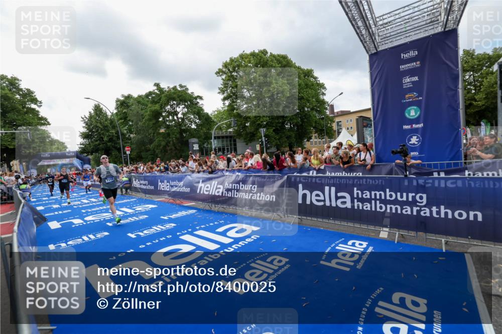 29.06.2025 - hella hamburg halbmarathon Zöllner http://msf.ph/oto/8400025 29.06.2025 10:36:58 Ziel 3959, 5307, 7310, 11620, 13141, 14691, 18384 meine-sportfotos.de