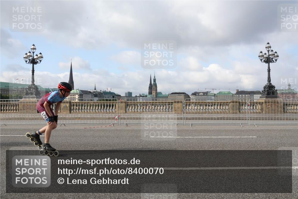 29.06.2025 - hella hamburg halbmarathon Lena Gebhardt http://msf.ph/oto/8400070 29.06.2025 08:53:15 Lombardsbrücke 375 meine-sportfotos.de