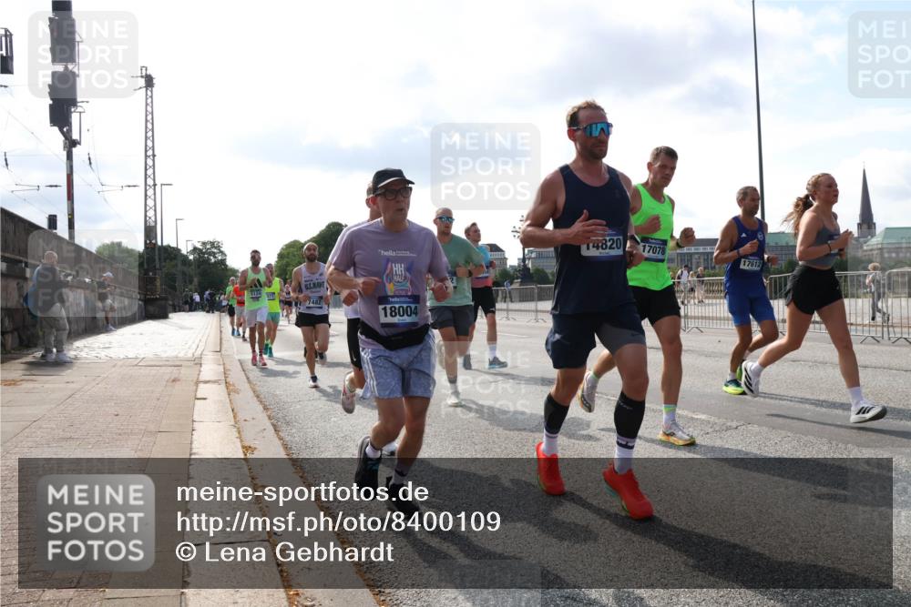 29.06.2025 - hella hamburg halbmarathon Lena Gebhardt http://msf.ph/oto/8400109 29.06.2025 09:48:53 Lombardsbrücke 14820, 124, 7482, 18004, 17078, 17612, 1042, 1290, 1505, 1571, 1600, 1603, 1710, 2044, 2262, 2399, 2707, 2797, 3480, 3547, 4062, 4359, 4381, 5003, 5124, 5307, 5554, 5709, 6037, 6047, 6993, 7152, 7154, 7310, 7482, 7743, 7884, 7981, 8002, 8121, 8571, 9403, 9640, 9643, 10190, 10451, 10738, 10852, 10877, 11106, 11177, 11423, 11447, 12044, 12051, 12088, 12091, 12168, 12488, 12739, 13064, 13137, 13372, 13483, 13755, 13940, 13975, 14075, 14603, 15931 meine-sportfotos.de