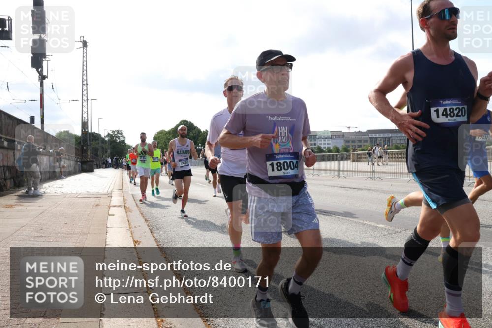 29.06.2025 - hella hamburg halbmarathon Lena Gebhardt http://msf.ph/oto/8400171 29.06.2025 09:48:54 Lombardsbrücke 124, 1571, 18004, 14820, 7612, 1042, 1290, 1505, 1571, 1600, 1603, 1710, 2044, 2262, 2399, 2707, 2797, 3480, 3547, 4062, 4359, 4381, 5003, 5124, 5307, 5554, 5709, 6037, 6047, 6993, 7152, 7154, 7310, 7482, 7743, 7884, 7981, 8002, 8121, 8358, 8571, 9403, 9640, 9643, 10190, 10369, 10451, 10738, 10852, 10877, 11106, 11177, 11423, 11447, 12044, 12051, 12088, 12091, 12168, 12488, 12739, 13064, 13137, 13190, 13372, 13483, 13755, 13940, 13975, 14075, 14603, 15931 meine-sportfotos.de