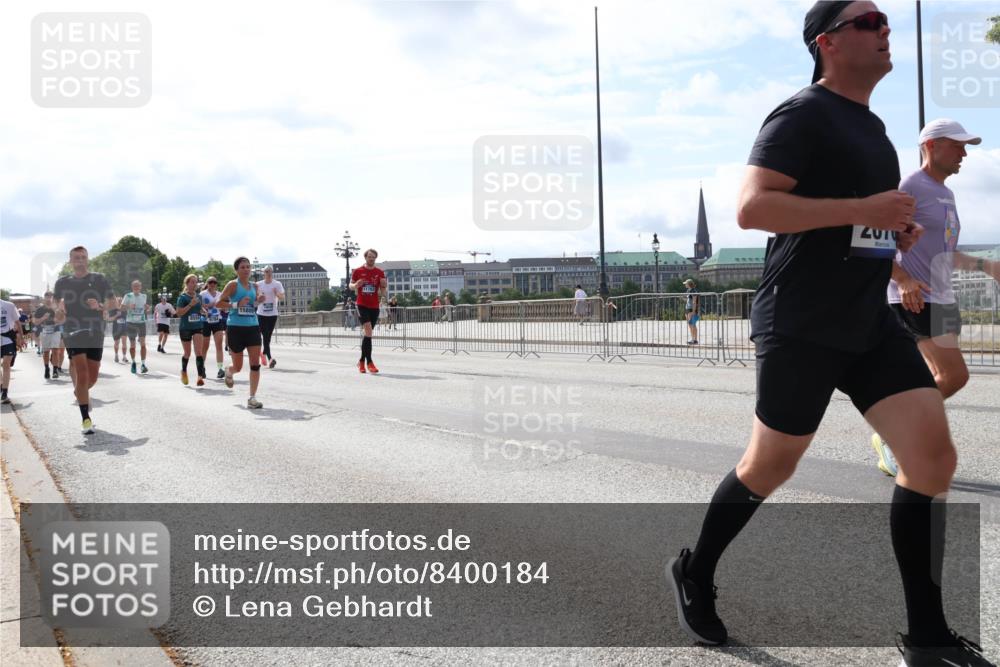 29.06.2025 - hella hamburg halbmarathon Lena Gebhardt http://msf.ph/oto/8400184 29.06.2025 10:16:02 Lombardsbrücke 8554784, 15889, 407, 1156, 1308, 1651, 2071, 2076, 2165, 2436, 2803, 2835, 2989, 3134, 3167, 3648, 4007, 4466, 4492, 4494, 4637, 4828, 5046, 5423, 6376, 6576, 7897, 7941, 7942, 8169, 8274, 8554, 8746, 8885, 9192, 9601, 9657, 9675, 9784, 9802, 9881, 10107, 10108, 10183, 10292, 10608, 10775, 10844, 10990, 11113, 11303, 11478, 11774, 11783, 11818, 12427, 12469, 13179, 13818, 13951, 14413, 14423, 14550, 14552, 15307 meine-sportfotos.de