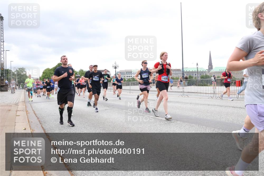 29.06.2025 - hella hamburg halbmarathon Lena Gebhardt http://msf.ph/oto/8400191 29.06.2025 10:58:01 Lombardsbrücke 17849, 13176, 14290, 1001, 1123, 1242, 1248, 1265, 1388, 1643, 2015, 2043, 2169, 2273, 2275, 2451, 2567, 2900, 3191, 3385, 3433, 3644, 3936, 3954, 4059, 4117, 4429, 4521, 4830, 5104, 5632, 5676, 5736, 5782, 6316, 6337, 6825, 6857, 6916, 7172, 7193, 7262, 7556, 7617, 7664, 7720, 7783, 7977, 7990, 8076, 8159, 8439, 8440, 8441, 8442, 8474, 8512, 8708, 8713, 8773, 8888, 9059, 9180, 9233, 9318, 9319, 9394, 9398, 9436, 9481, 9496, 9613, 9636, 9832 meine-sportfotos.de