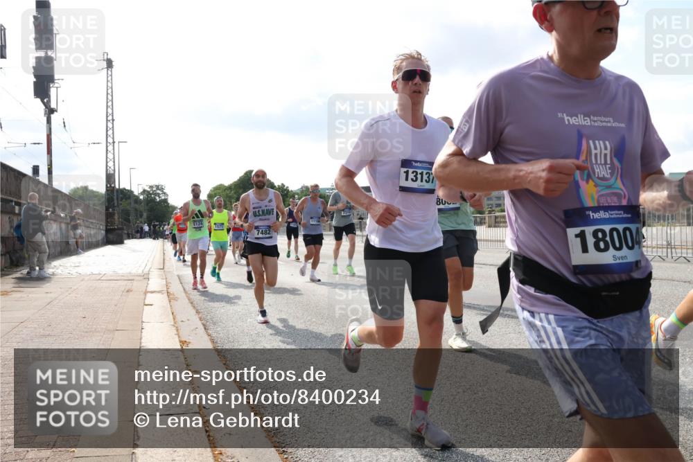 29.06.2025 - hella hamburg halbmarathon Lena Gebhardt http://msf.ph/oto/8400234 29.06.2025 09:48:54 Lombardsbrücke 5124, 1110, 1571, 7482, 7310, 1313, 3, 18004, 1042, 1290, 1505, 1571, 1600, 1603, 1710, 2044, 2262, 2399, 2707, 2797, 3480, 3547, 4062, 4359, 4381, 5003, 5124, 5307, 5554, 5709, 6037, 6047, 6993, 7152, 7154, 7310, 7482, 7743, 7884, 7981, 8002, 8121, 8358, 8571, 9403, 9640, 9643, 10190, 10369, 10451, 10738, 10852, 10877, 11106, 11177, 11423, 11447, 12044, 12051, 12088, 12091, 12168, 12488, 12739, 13064, 13137, 13190, 13372, 13483, 13755, 13940, 13975, 14075, 14603, 15931 meine-sportfotos.de