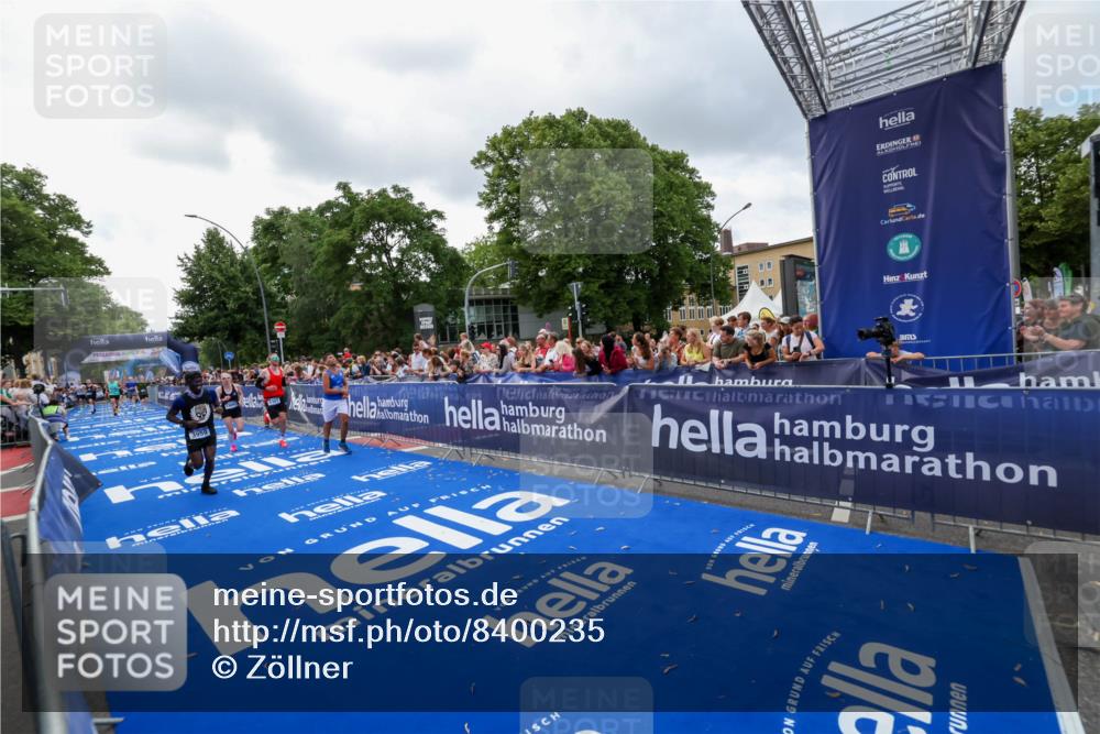 29.06.2025 - hella hamburg halbmarathon Zöllner http://msf.ph/oto/8400235 29.06.2025 10:37:01 Ziel 1385, 1411, 3959, 5307, 5315, 11620, 14691, 15261, 17024, 17125, 18384 meine-sportfotos.de