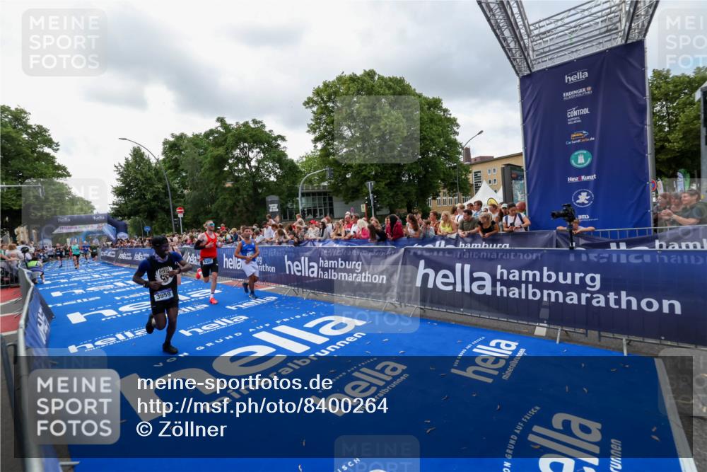 29.06.2025 - hella hamburg halbmarathon Zöllner http://msf.ph/oto/8400264 29.06.2025 10:37:01 Ziel 1385, 1411, 3959, 5307, 5315, 11620, 14691, 15261, 17024, 17125, 18384 meine-sportfotos.de