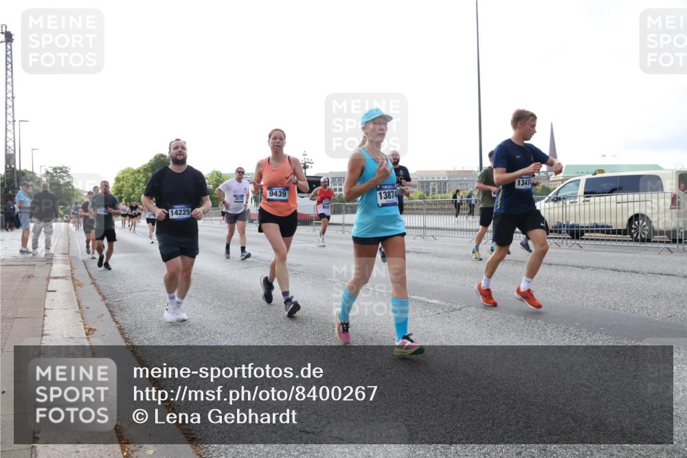 29.06.2025 - hella hamburg halbmarathon Lena Gebhardt http://msf.ph/oto/8400267 29.06.2025 10:03:14 Lombardsbrücke 13474, 9439, 13874, 12169, 14225, 1114, 1135, 1138, 1161, 1414, 1450, 1482, 1885, 2594, 2619, 2780, 2782, 2810, 3572, 3630, 4204, 4307, 4511, 4613, 4665, 4904, 5464, 6208, 6217, 6391, 6453, 6815, 6997, 7210, 7211, 7277, 7278, 7279, 7290, 7706, 7935, 8481, 8483, 8614, 9439, 9453, 10824, 11556, 11935, 12169, 12177, 12211, 12212, 12377, 12422, 12843, 12908, 13036, 13474, 13664, 13732, 13857, 13874, 13976, 14224, 15539, 16371, 17226, 18028 meine-sportfotos.de