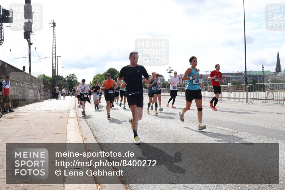 29.06.2025 - hella hamburg halbmarathon Lena Gebhardt http://msf.ph/oto/8400272 29.06.2025 10:16:04 Lombardsbrücke 14543, 8554, 15889, 11783, 1156, 1308, 1651, 2071, 2076, 2165, 2436, 2803, 2835, 2989, 3134, 3167, 3648, 4007, 4466, 4492, 4494, 4583, 4637, 4828, 5046, 5294, 5423, 6376, 6576, 7897, 7941, 7942, 8169, 8274, 8554, 8746, 8885, 9192, 9601, 9675, 9784, 9802, 9881, 10107, 10108, 10183, 10292, 10608, 10844, 10990, 11113, 11303, 11344, 11345, 11478, 11774, 11783, 11818, 12427, 12469, 13179, 13818, 13951, 14423, 14550, 14552, 15307 meine-sportfotos.de