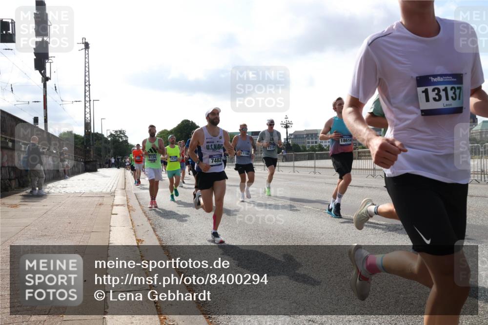 29.06.2025 - hella hamburg halbmarathon Lena Gebhardt http://msf.ph/oto/8400294 29.06.2025 09:48:54 Lombardsbrücke 7310, 5124, 11106, 1571, 7482, 18614, 13137, 1042, 1290, 1505, 1571, 1600, 1603, 1710, 2044, 2262, 2399, 2707, 2797, 3480, 3547, 4062, 4359, 4381, 5003, 5124, 5307, 5554, 5709, 6037, 6047, 6993, 7152, 7154, 7310, 7482, 7743, 7884, 7981, 8002, 8121, 8358, 8571, 9403, 9640, 9643, 10190, 10369, 10451, 10738, 10852, 10877, 11106, 11177, 11423, 11447, 12044, 12051, 12088, 12091, 12168, 12488, 12739, 13064, 13137, 13190, 13372, 13483, 13755, 13940, 13975, 14075, 14603, 15931 meine-sportfotos.de