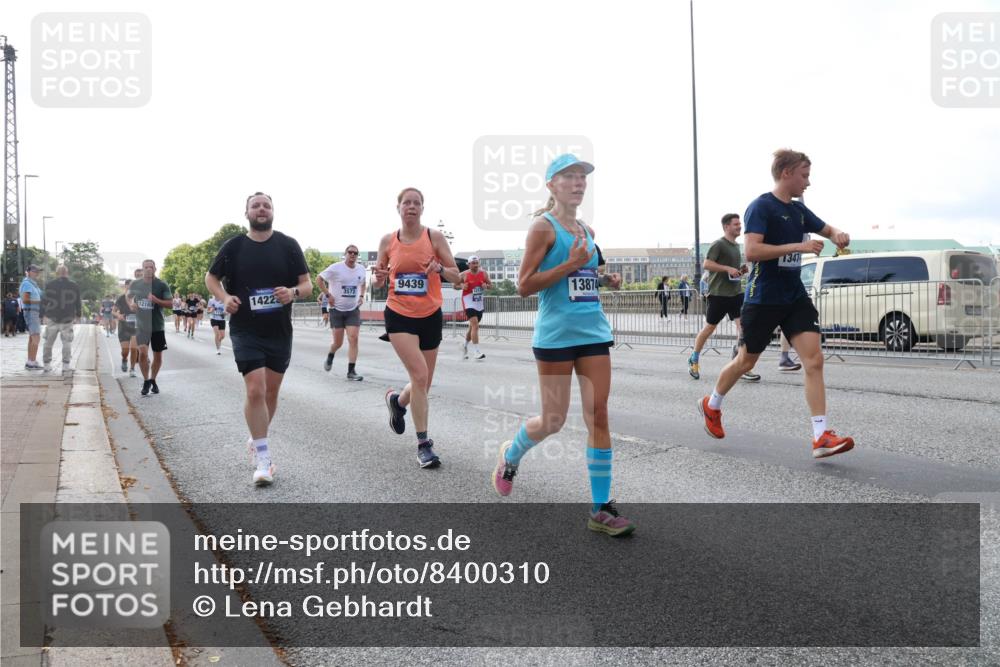29.06.2025 - hella hamburg halbmarathon Lena Gebhardt http://msf.ph/oto/8400310 29.06.2025 10:03:14 Lombardsbrücke 12169, 1347, 9439, 1422, 13874, 1114, 1135, 1138, 1161, 1414, 1450, 1482, 1885, 2594, 2619, 2780, 2782, 2810, 3572, 3630, 4204, 4307, 4511, 4613, 4665, 4904, 5464, 6208, 6217, 6391, 6453, 6815, 6997, 7210, 7211, 7277, 7278, 7279, 7290, 7706, 7935, 8481, 8483, 8614, 9439, 9453, 10824, 11556, 11935, 12169, 12177, 12211, 12212, 12377, 12422, 12843, 12908, 13036, 13474, 13664, 13732, 13857, 13874, 13976, 14224, 15539, 16371, 17226, 18028 meine-sportfotos.de