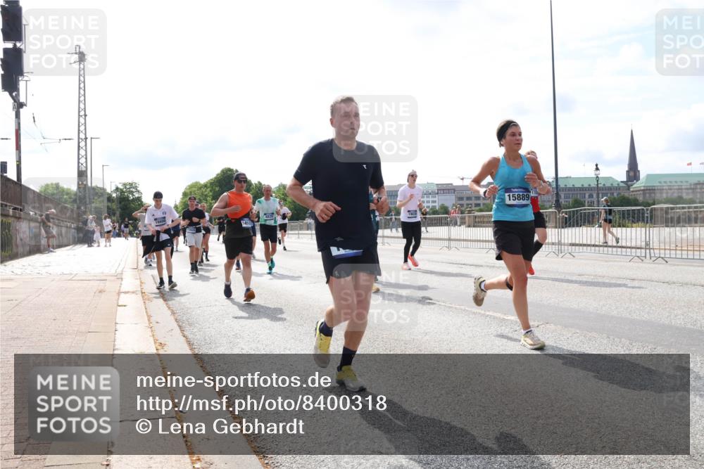 29.06.2025 - hella hamburg halbmarathon Lena Gebhardt http://msf.ph/oto/8400318 29.06.2025 10:16:04 Lombardsbrücke 18800, 1450, 15889, 1156, 1308, 1651, 2071, 2076, 2165, 2436, 2803, 2835, 2989, 3134, 3167, 3648, 4007, 4466, 4492, 4494, 4583, 4637, 4828, 5046, 5294, 5423, 6376, 6576, 7897, 7941, 7942, 8169, 8274, 8554, 8746, 8885, 9192, 9601, 9675, 9784, 9802, 9881, 10107, 10108, 10183, 10292, 10608, 10844, 10990, 11113, 11303, 11344, 11345, 11478, 11774, 11783, 11818, 12427, 12469, 13179, 13818, 13951, 14423, 14550, 14552, 15307 meine-sportfotos.de