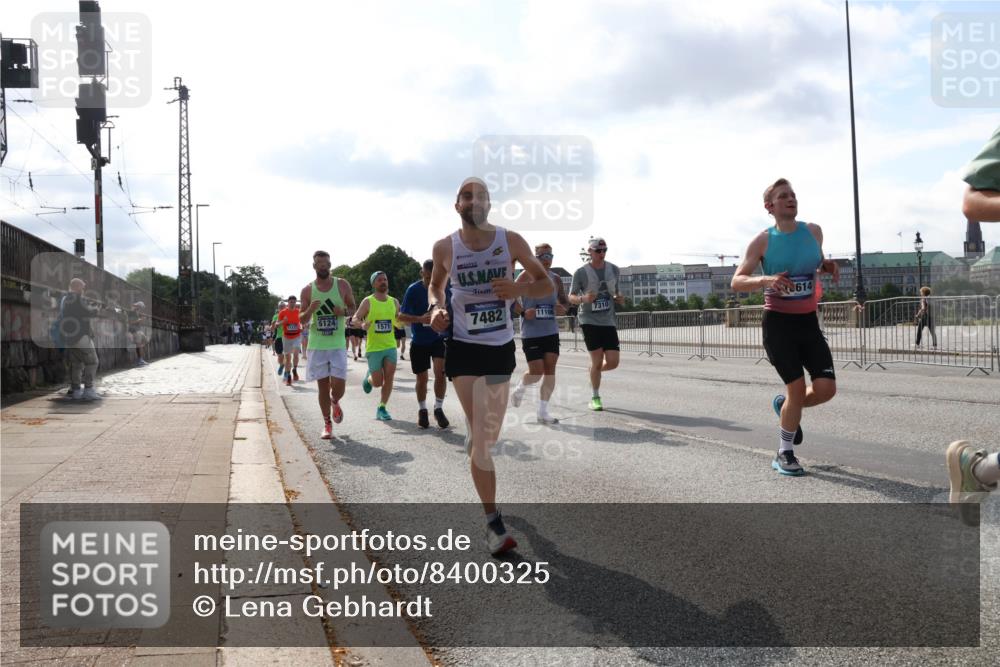 29.06.2025 - hella hamburg halbmarathon Lena Gebhardt http://msf.ph/oto/8400325 29.06.2025 09:48:55 Lombardsbrücke 5124, 1571, 7482, 11106, 7310, 614, 1042, 1290, 1505, 1571, 1600, 1603, 1710, 2044, 2262, 2399, 2707, 2797, 3480, 3547, 4062, 4359, 4381, 5003, 5124, 5307, 5554, 5709, 6037, 6047, 6993, 7152, 7154, 7310, 7482, 7743, 7884, 7981, 8002, 8121, 8358, 8571, 9403, 9640, 9643, 10190, 10369, 10451, 10738, 10852, 10877, 11106, 11177, 11423, 11447, 12044, 12051, 12088, 12091, 12168, 12488, 12739, 13064, 13137, 13190, 13372, 13483, 13755, 13900, 13940, 13975, 14075, 14603 meine-sportfotos.de