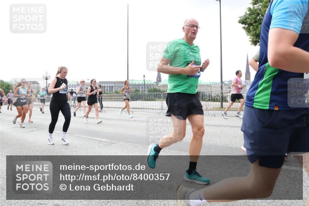 29.06.2025 - hella hamburg halbmarathon Lena Gebhardt http://msf.ph/oto/8400357 29.06.2025 10:40:44 Lombardsbrücke 4612, 17959, 1018, 1037, 1075, 1323, 2042, 2109, 2173, 2206, 2299, 2762, 2763, 2858, 3121, 3293, 3295, 3306, 3432, 3694, 3810, 4044, 4234, 4411, 4530, 4612, 4756, 4774, 4775, 4906, 4972, 5059, 5113, 5351, 5352, 5702, 5753, 5975, 6076, 6098, 6163, 6229, 6278, 6280, 6289, 6363, 6463, 6673, 6842, 7108, 7293, 7956, 8053, 8054, 8307, 8378, 8391, 8429, 8430, 9009, 9237, 10644, 11053 meine-sportfotos.de