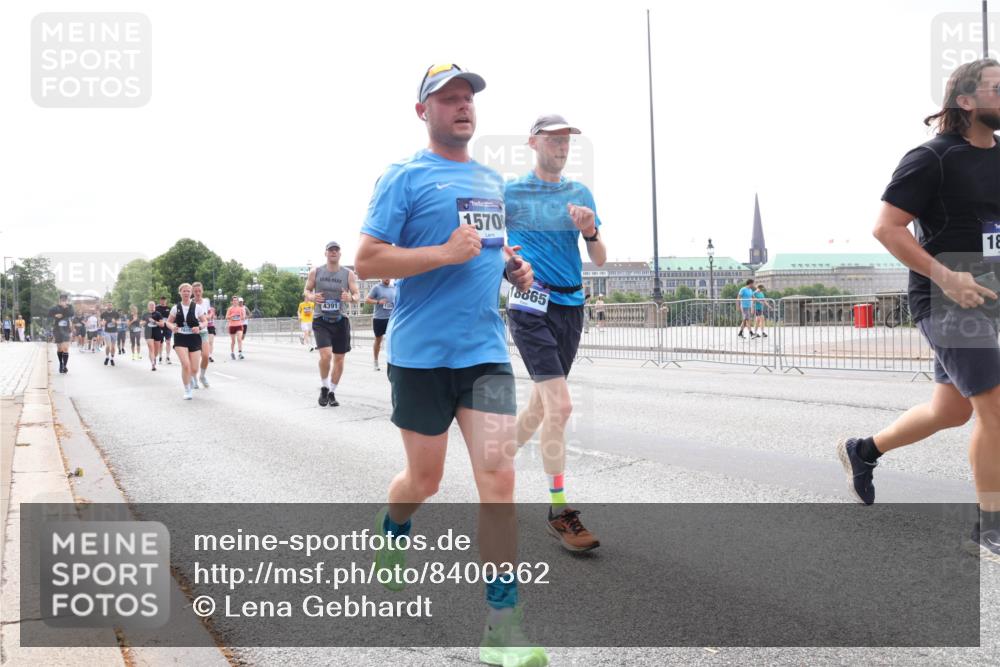 29.06.2025 - hella hamburg halbmarathon Lena Gebhardt http://msf.ph/oto/8400362 29.06.2025 10:23:43 Lombardsbrücke 4391, 1570, 18865, 18, 1048, 1304, 1362, 1444, 1545, 2125, 2489, 2925, 4122, 4391, 4597, 4646, 4728, 4990, 5055, 5160, 5258, 5358, 5406, 5661, 6502, 6747, 7013, 7029, 7820, 8031, 8141, 8149, 8181, 8502, 8676, 8716, 8717, 9217, 9603, 9715, 10649, 10739, 11044, 11300, 11415, 11454, 11793, 11798, 11879, 12073, 12874, 13149, 14265, 14510, 14512, 14521, 14821, 15709, 15739, 15853, 16185, 16251, 17013, 17199, 17207, 17719 meine-sportfotos.de