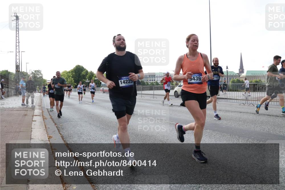 29.06.2025 - hella hamburg halbmarathon Lena Gebhardt http://msf.ph/oto/8400414 29.06.2025 10:03:15 Lombardsbrücke 10824, 12169, 14225, 439, 2782, 1114, 1135, 1138, 1161, 1414, 1450, 1482, 1885, 2594, 2619, 2780, 2782, 2810, 3572, 3630, 4204, 4307, 4511, 4613, 4665, 4904, 5464, 6208, 6217, 6391, 6453, 6815, 6997, 7210, 7211, 7277, 7278, 7279, 7290, 7706, 7935, 8481, 8483, 8614, 9439, 9453, 10824, 11556, 11935, 12169, 12177, 12211, 12212, 12377, 12422, 12843, 12908, 13036, 13474, 13664, 13732, 13857, 13874, 13976, 14224, 15539, 16371, 17226, 18028 meine-sportfotos.de