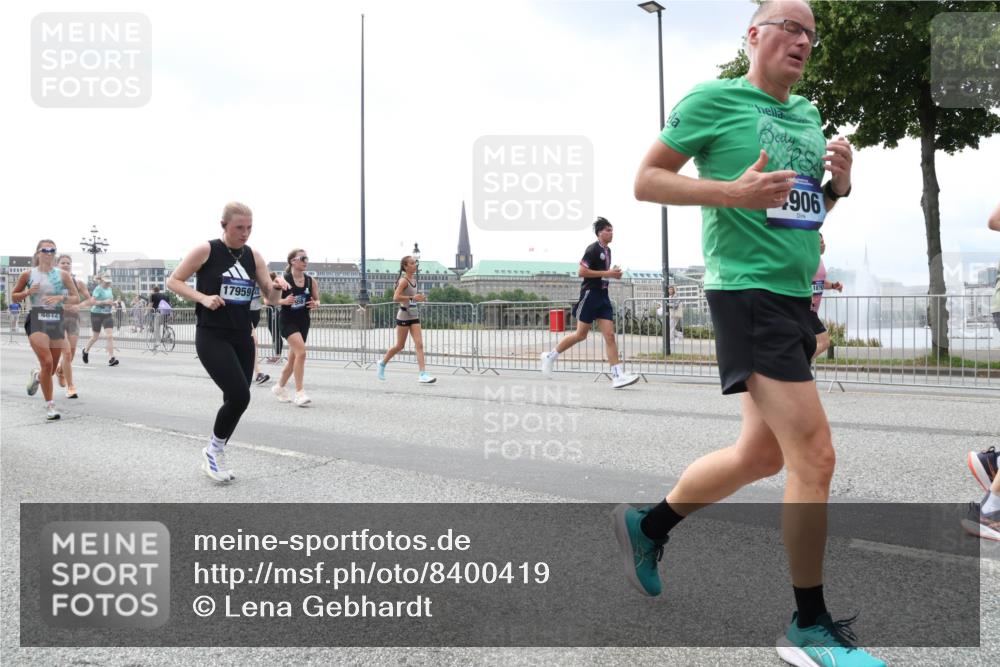 29.06.2025 - hella hamburg halbmarathon Lena Gebhardt http://msf.ph/oto/8400419 29.06.2025 10:40:44 Lombardsbrücke 4612, 17959, 906, 18793, 1018, 1037, 1075, 1323, 2042, 2109, 2173, 2206, 2299, 2762, 2763, 2858, 3121, 3293, 3295, 3306, 3432, 3694, 3810, 4044, 4234, 4411, 4530, 4612, 4756, 4774, 4775, 4906, 4972, 5059, 5113, 5351, 5352, 5702, 5753, 5975, 6076, 6098, 6163, 6229, 6278, 6280, 6289, 6363, 6463, 6673, 6842, 7108, 7293, 7956, 8053, 8054, 8307, 8378, 8391, 8429, 8430, 9009, 9237, 10644, 11053 meine-sportfotos.de