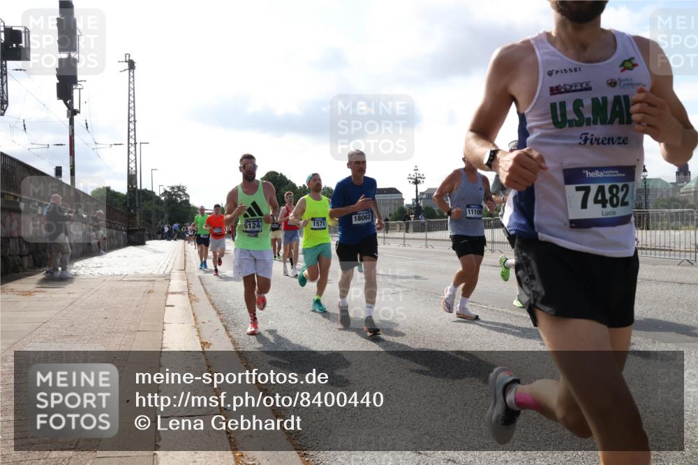 29.06.2025 - hella hamburg halbmarathon Lena Gebhardt http://msf.ph/oto/8400440 29.06.2025 09:48:55 Lombardsbrücke 5124, 18062, 1571, 11106, 7482, 1042, 1290, 1505, 1571, 1600, 1603, 1710, 2044, 2262, 2399, 2707, 2797, 3480, 3547, 4062, 4359, 4381, 5003, 5124, 5307, 5554, 5709, 6037, 6047, 6993, 7152, 7154, 7310, 7482, 7743, 7884, 7981, 8002, 8121, 8358, 8571, 9403, 9640, 9643, 10190, 10369, 10451, 10738, 10852, 10877, 11106, 11177, 11423, 11447, 12044, 12051, 12088, 12091, 12168, 12488, 12739, 13064, 13137, 13190, 13372, 13483, 13755, 13900, 13940, 13975, 14075, 14603 meine-sportfotos.de