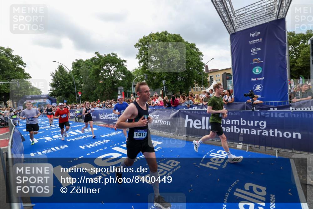 29.06.2025 - hella hamburg halbmarathon Zöllner http://msf.ph/oto/8400449 29.06.2025 10:37:09 Ziel 1385, 1411, 5923, 6123, 6458, 7482, 8362, 9178, 10738, 11120, 15261, 15410, 16992, 17024, 17125, 17658 meine-sportfotos.de
