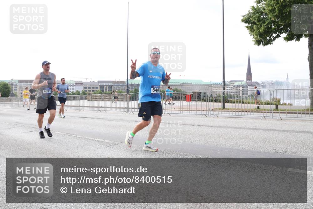 29.06.2025 - hella hamburg halbmarathon Lena Gebhardt http://msf.ph/oto/8400515 29.06.2025 10:23:44 Lombardsbrücke 4391, 1304, 540, 1048, 1304, 1362, 1444, 1545, 2125, 2489, 2925, 4122, 4391, 4597, 4646, 4728, 4990, 5055, 5160, 5258, 5260, 5358, 5406, 5661, 6502, 6747, 7013, 7029, 7820, 8031, 8141, 8149, 8181, 8502, 8676, 8717, 9217, 9603, 9715, 10649, 10739, 11044, 11300, 11415, 11454, 11793, 11798, 11879, 12874, 13149, 14265, 14510, 14512, 14521, 14821, 15709, 15739, 15853, 16185, 16251, 17013, 17199, 17207, 17719 meine-sportfotos.de