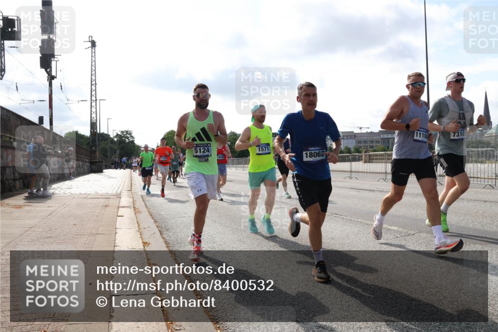 29.06.2025 - hella hamburg halbmarathon Lena Gebhardt http://msf.ph/oto/8400532 29.06.2025 09:48:56 Lombardsbrücke 5124, 1571, 18062, 11106, 7310, 1042, 1290, 1505, 1571, 1600, 1603, 2044, 2262, 2399, 2707, 2797, 3480, 3547, 4062, 4359, 4381, 5003, 5124, 5307, 5554, 5709, 6037, 6047, 6993, 7152, 7154, 7310, 7482, 7743, 7884, 7981, 8002, 8121, 8358, 8571, 9403, 9640, 9643, 10190, 10369, 10451, 10738, 10852, 10877, 11106, 11177, 11423, 11447, 12044, 12051, 12088, 12091, 12168, 12488, 12739, 13064, 13137, 13190, 13372, 13483, 13755, 13900, 13940, 13975, 14075, 14603 meine-sportfotos.de