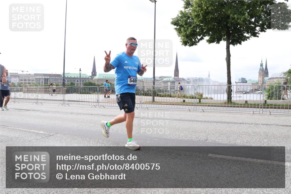 29.06.2025 - hella hamburg halbmarathon Lena Gebhardt http://msf.ph/oto/8400575 29.06.2025 10:23:45 Lombardsbrücke 1304, 5406, 1048, 1304, 1362, 1444, 1545, 2125, 2489, 4122, 4391, 4597, 4646, 4728, 4990, 5055, 5160, 5258, 5260, 5358, 5406, 5661, 6502, 6747, 7013, 7029, 7820, 8031, 8141, 8149, 8181, 8502, 8676, 8717, 9217, 9603, 9715, 10649, 10739, 11044, 11300, 11415, 11454, 11793, 11798, 11879, 12874, 13149, 14265, 14510, 14512, 14521, 14821, 15709, 15739, 15853, 16185, 16251, 17013, 17199, 17719 meine-sportfotos.de