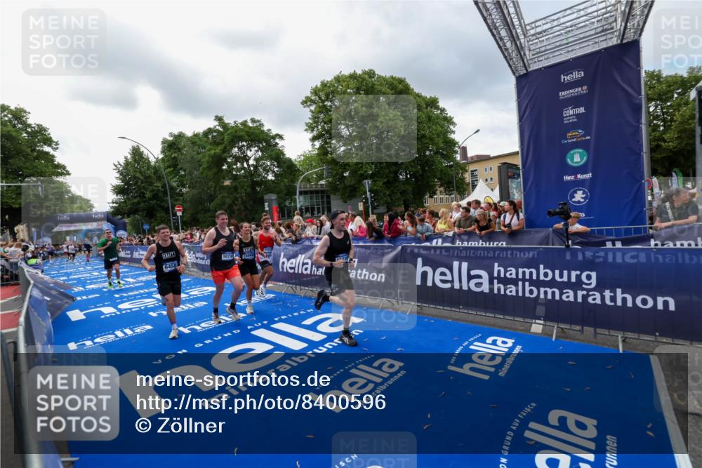 29.06.2025 - hella hamburg halbmarathon Zöllner http://msf.ph/oto/8400596 29.06.2025 10:37:11 Ziel 5923, 6123, 6458, 7482, 8362, 9178, 10190, 10738, 11120, 11423, 13972, 15178, 15410, 16992, 17658 meine-sportfotos.de