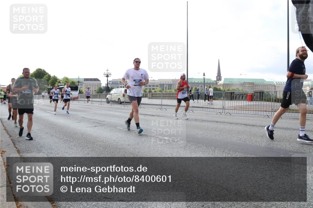 29.06.2025 - hella hamburg halbmarathon Lena Gebhardt http://msf.ph/oto/8400601 29.06.2025 10:03:16 Lombardsbrücke 2169, 357, 1114, 1135, 1138, 1161, 1414, 1450, 1482, 1885, 2594, 2619, 2780, 2782, 2810, 3572, 3630, 4204, 4307, 4511, 4613, 4665, 4904, 5464, 6208, 6217, 6391, 6453, 6815, 6997, 7210, 7211, 7277, 7278, 7279, 7290, 7706, 7935, 8481, 8483, 8614, 9439, 9453, 10824, 11556, 11935, 12169, 12177, 12211, 12212, 12377, 12422, 12843, 12908, 13036, 13474, 13664, 13732, 13857, 13874, 13976, 14224, 15539, 16371, 17226, 18028 meine-sportfotos.de