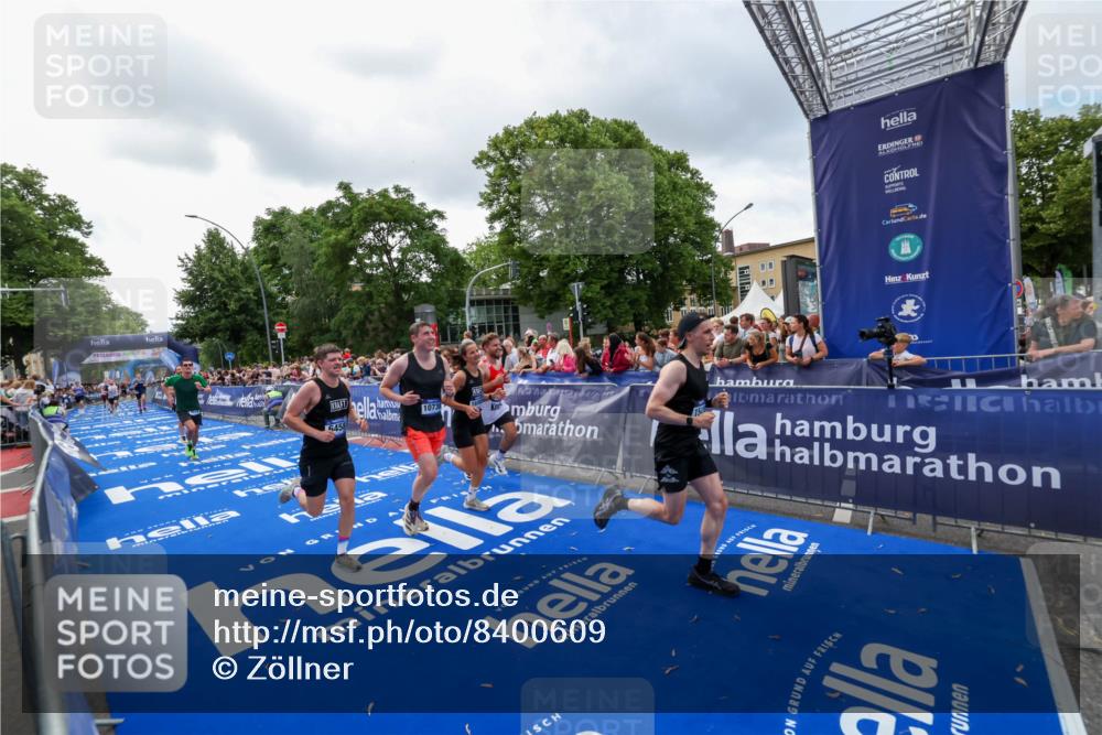 29.06.2025 - hella hamburg halbmarathon Zöllner http://msf.ph/oto/8400609 29.06.2025 10:37:11 Ziel 5923, 6123, 6458, 7482, 8362, 9178, 10190, 10738, 11120, 11423, 13972, 15178, 15410, 16992, 17658 meine-sportfotos.de