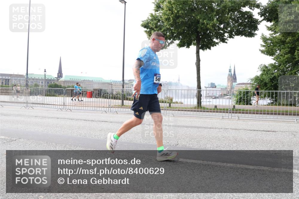 29.06.2025 - hella hamburg halbmarathon Lena Gebhardt http://msf.ph/oto/8400629 29.06.2025 10:23:45 Lombardsbrücke 540, 1048, 1304, 1362, 1444, 1545, 2125, 2489, 4122, 4391, 4597, 4646, 4728, 4990, 5055, 5160, 5258, 5260, 5358, 5406, 5661, 6502, 6747, 7013, 7029, 7820, 8031, 8141, 8149, 8181, 8502, 8676, 8717, 9217, 9603, 9715, 10649, 10739, 11044, 11300, 11415, 11454, 11793, 11798, 11879, 12874, 13149, 14265, 14510, 14512, 14521, 14821, 15709, 15739, 15853, 16185, 16251, 17013, 17199, 17719 meine-sportfotos.de