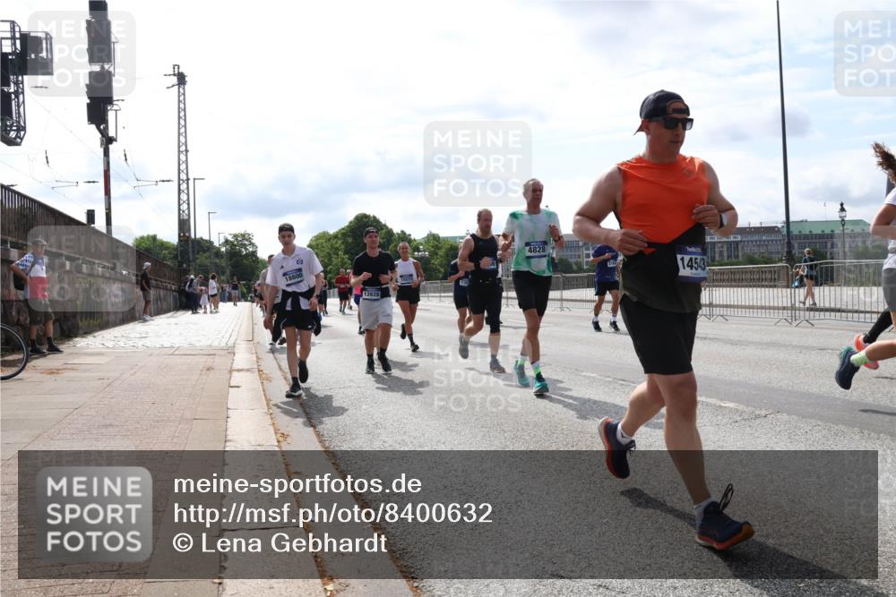 29.06.2025 - hella hamburg halbmarathon Lena Gebhardt http://msf.ph/oto/8400632 29.06.2025 10:16:06 Lombardsbrücke 18800, 12628, 4828, 14543, 1156, 1212, 1308, 1599, 1651, 2071, 2076, 2165, 2436, 2803, 2835, 3134, 3167, 3648, 4007, 4492, 4494, 4583, 4637, 4828, 5046, 5294, 5423, 6376, 7753, 7897, 7941, 7942, 8169, 8274, 8554, 8597, 8645, 8746, 8885, 9192, 9601, 9628, 9675, 9784, 9802, 9881, 10107, 10108, 10139, 10141, 10183, 10292, 10608, 10844, 10990, 11113, 11303, 11344, 11345, 11478, 11774, 11783, 11818, 12427, 12469, 13179, 13818, 13951, 14423, 14550 meine-sportfotos.de