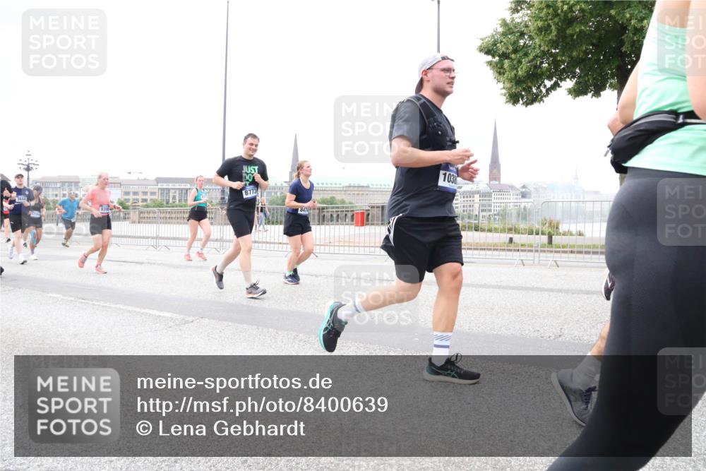 29.06.2025 - hella hamburg halbmarathon Lena Gebhardt http://msf.ph/oto/8400639 29.06.2025 10:58:04 Lombardsbrücke 3644, 9398, 8773, 8474, 1038, 1001, 1123, 1242, 1248, 1265, 1388, 1845, 2015, 2043, 2169, 2273, 2275, 2451, 2567, 2900, 3191, 3644, 3936, 3954, 4059, 4117, 4429, 4521, 4830, 5104, 5632, 5676, 5736, 5782, 6316, 6337, 6825, 6916, 7172, 7193, 7262, 7556, 7617, 7664, 7783, 7977, 7990, 8076, 8159, 8439, 8440, 8441, 8442, 8474, 8512, 8708, 8713, 8773, 8888, 9059, 9180, 9233, 9239, 9318, 9319, 9394, 9398, 9436, 9481, 9496, 9613, 9636, 9832 meine-sportfotos.de