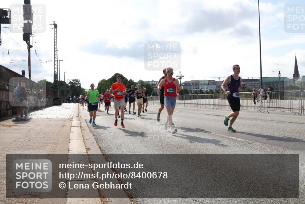 29.06.2025 - hella hamburg halbmarathon Lena Gebhardt http://msf.ph/oto/8400678 29.06.2025 09:48:57 Lombardsbrücke 1600, 11177, 19004, 1042, 1290, 1571, 1600, 1603, 2044, 2262, 2399, 2707, 2797, 3480, 3547, 4062, 4359, 4381, 5003, 5124, 5307, 5554, 5709, 5889, 6037, 6047, 6993, 7152, 7154, 7310, 7482, 7743, 7981, 8002, 8121, 8358, 8571, 9403, 9640, 9643, 10190, 10369, 10451, 10738, 10852, 10877, 11106, 11177, 11423, 11447, 12044, 12051, 12088, 12091, 12168, 12739, 13064, 13137, 13190, 13372, 13483, 13755, 13900, 13940, 14075, 14603 meine-sportfotos.de